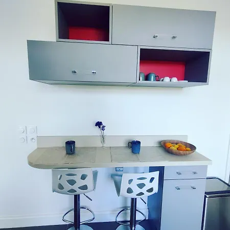 Apartment Studio With Balcony - Near The Sea *